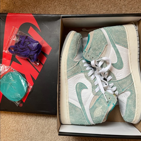 Air Jordan’s 1s Turbo Greens - Picture 2 of 6